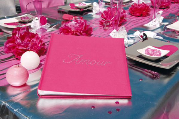 Livre d'or Amour avec décoration strass Livre d'or Amour avec décoration strass