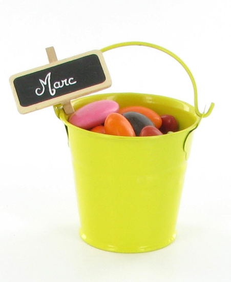 Seau rempli de dragées