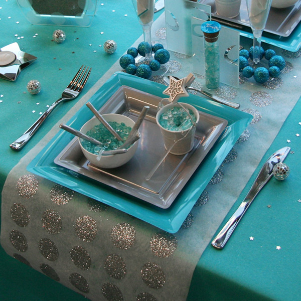 Assiettes et couverts jetables de qualité pour Noël