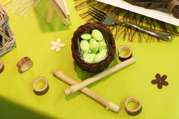 Bout de table décoré de bambou