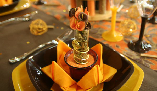 Décoration d'assiette et pliage de serviette