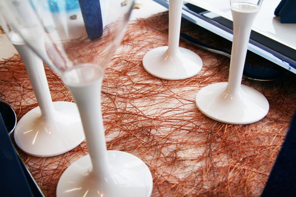 Décoration de table Noël bleu, blanc et or, verres jetables