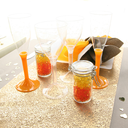 Verres à pieds orange