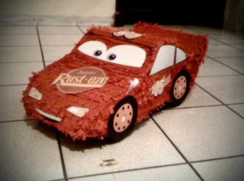 Une piñata personnalisée pour un anniversaire d'enfant !