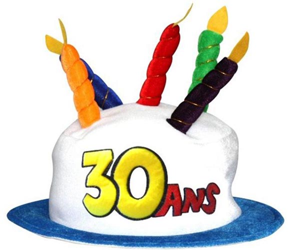 Chapeau en forme de gâteau pour anniversaire