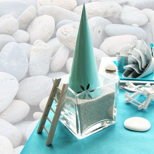 Décoration de table avec sable, échelle, cône