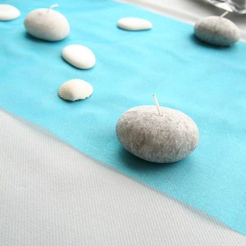 Nappe grise et chemin de table turquoise