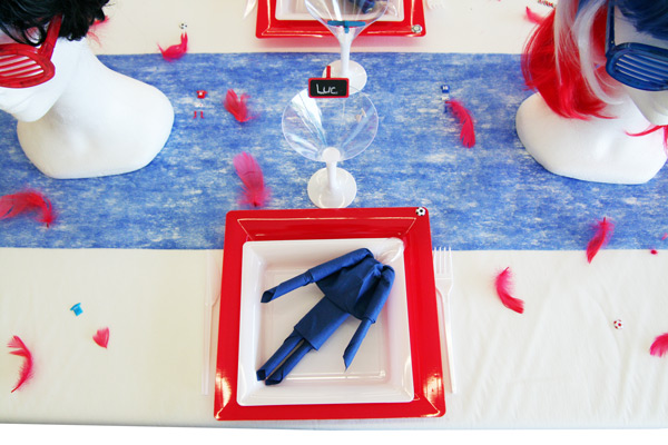 Décoration de table bleu blanc rouge, assiettes Décoration de table bleu blanc rouge, assiettes