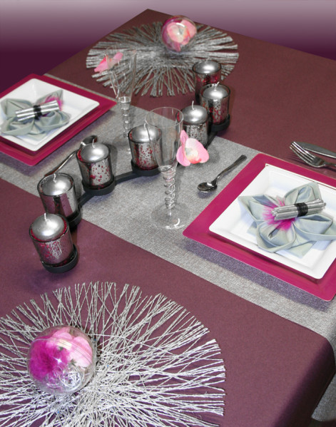 Décoration de table prune, argent, blanc : parfum d'Asie Idée de décoration de table