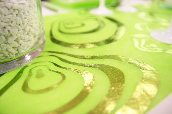 Zoom sur chemin de table zebra