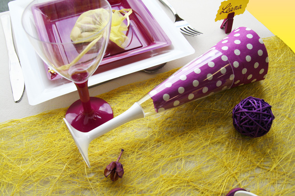 Habillez vos verres grâce à des pliages de serviettes