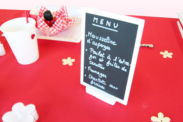 Décoration de table baptême, rouge et blanc (menu) Décoration de table baptême, rouge et blanc (menu)
