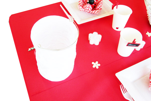 Décoration de table baptême, rouge et blanc (lampions) Décoration de table baptême, rouge et blanc (lampions)