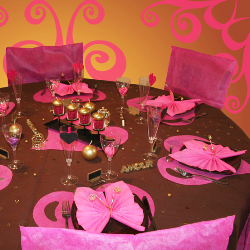 Décoration de table chocolat fuchsia or Décoration de table chocolat fuchsia or