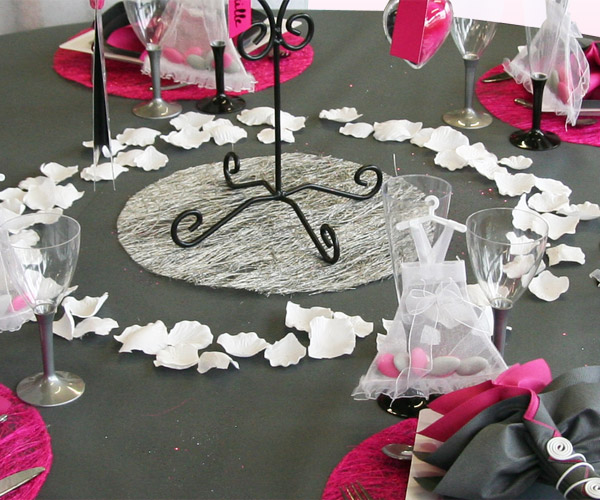 Décoration de table noire et fuchsia, centre de table Décoration de table noire et fuchsia, centre de table