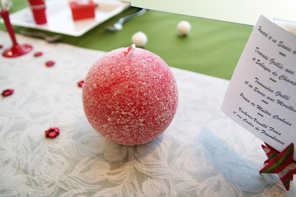 Décoration de table Noël verte, blanche et rouge - bougie boule light