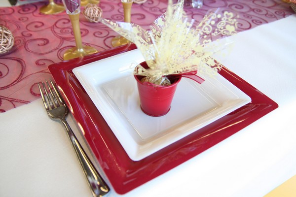 Assiettes et cadeau aux invités Assiettes et cadeau aux invités