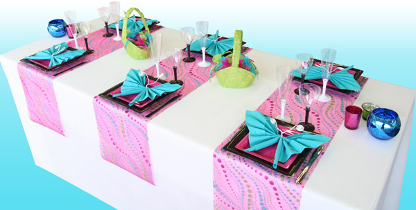 Décoration de table printanière, fuchsia et turquoise Décoration de table printanière, fuchsia et turquoise