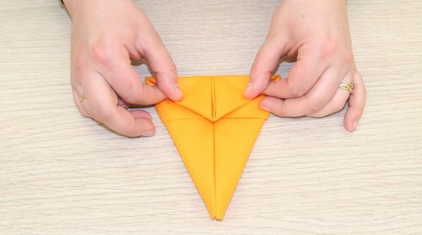 Comment réaliser le pliage de serviette lapin