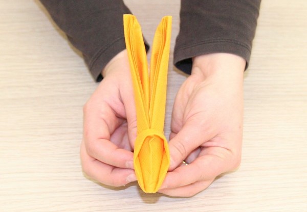 Comment réaliser le pliage de serviette lapin