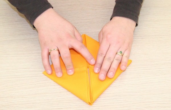 Comment réaliser le pliage de serviette lapin