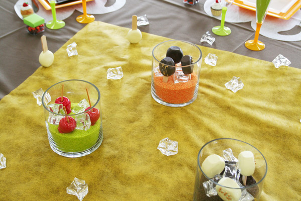 Centre de table gourmand avec une coupe cylindrique