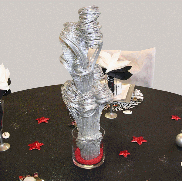 Centre de table pailleté avec une coupe cylindrique