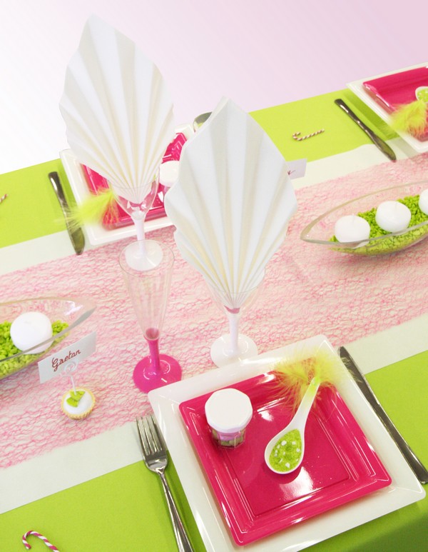 Pliage de serviette en forme de feuille