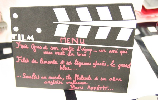 Centre de table en forme de clap de cinéma