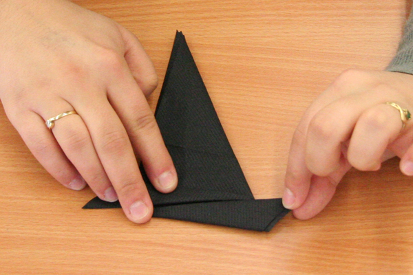 Le pliage de serviette La Sorcière et son Chapeau