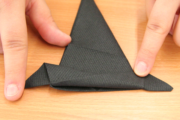 Le pliage de serviette La Sorcière et son Chapeau