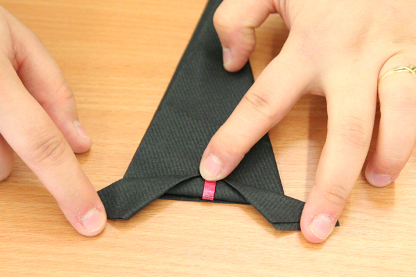 Le pliage de serviette La Sorcière et son Chapeau