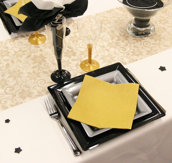 Assiettes, verres et couverts