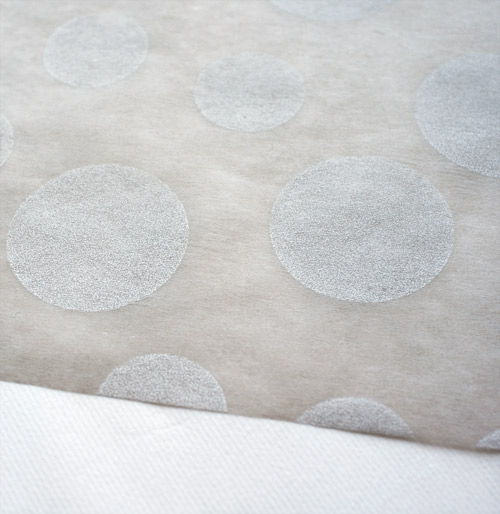 Détail de la nappe et du chemin de table