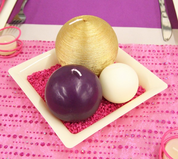 Décoration de table communion (violet, fuchsia et écru)