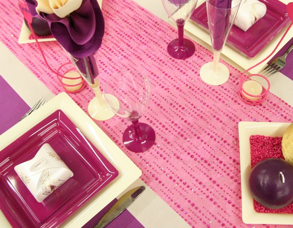Décoration de table communion (violet, fuchsia et écru)