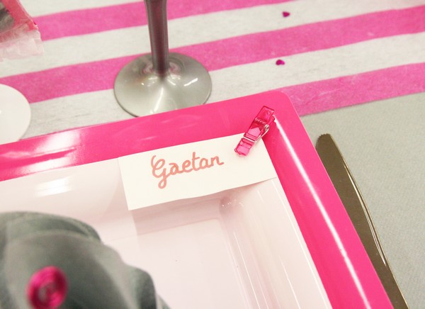 Décoration de table Baptême, gris et fuchsia Décoration de table Baptême, gris et fuchsia