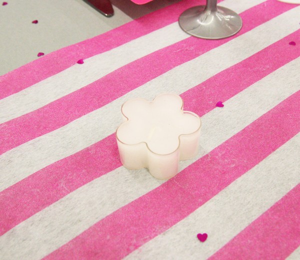 Décoration de table Baptême, gris et fuchsia Décoration de table Baptême, gris et fuchsia