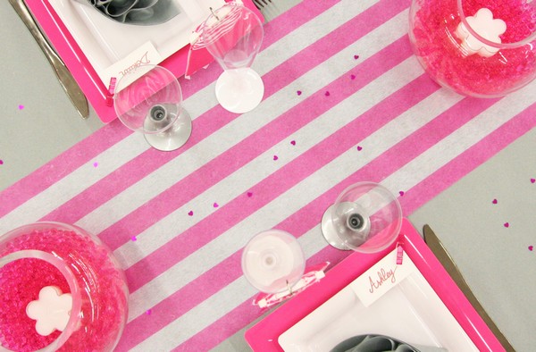 Décoration de table Baptême, gris et fuchsia Décoration de table Baptême, gris et fuchsia