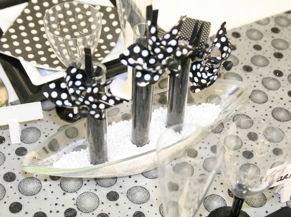 Décoration de table à pois, noir et blanc