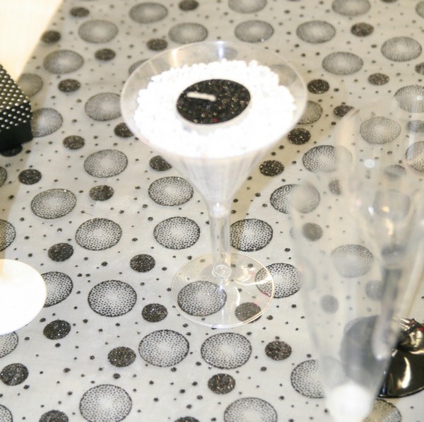 Décoration de table à pois, noir et blanc