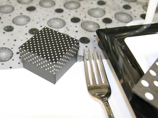 Décoration de table à pois, noir et blanc