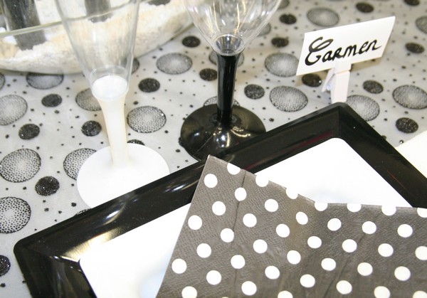 Décoration de table à pois, noir et blanc