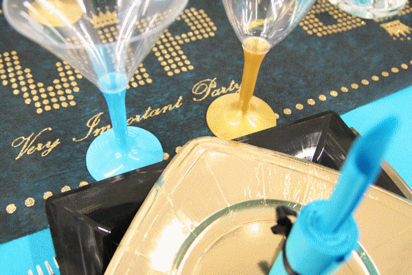Décoration de table VIP (bleu azur, doré et noir)