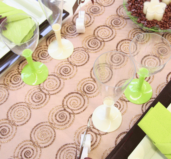 Décoration de table de mariage, chocolat et vert anis Décoration de table de mariage, chocolat et vert anis