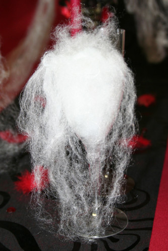 Verre fumant pour une décoration de table Halloween originale