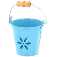 Seaux en métal turquoise avec une découpe fleur Seaux en métal turquoise avec une découpe fleur