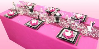 Décoration de table orientale, framboise et noir